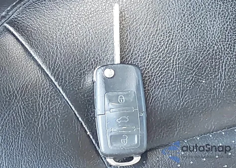 2010 Volkswagen New Beetle 2.5L из США, поврежденный, VIN 3VWPG3AG2AM036193